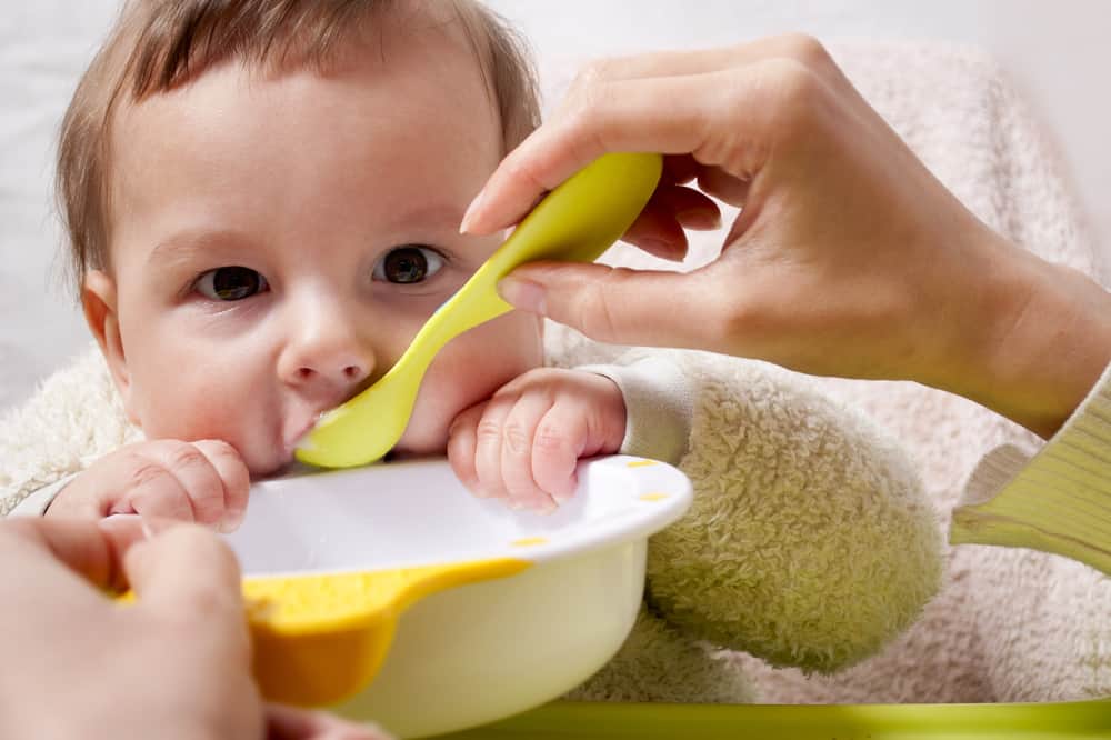 L'alimentation du nourrisson de 6 mois - Bien nourrir un bébé de 6 mois -  Doctissimo